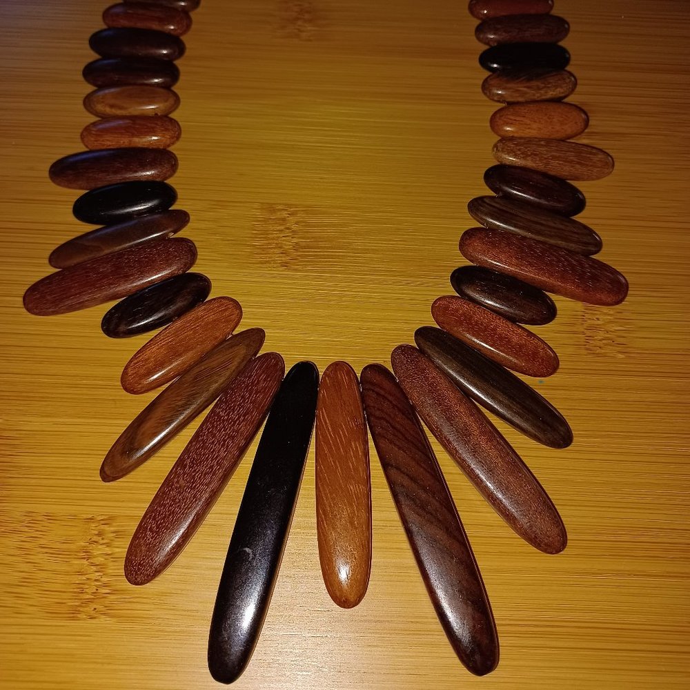Brownish toned necklace